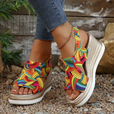 Delyth™ – Stilfulde & Farverige Kilesandaler